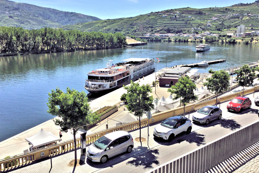 Regua mooring  photograph
